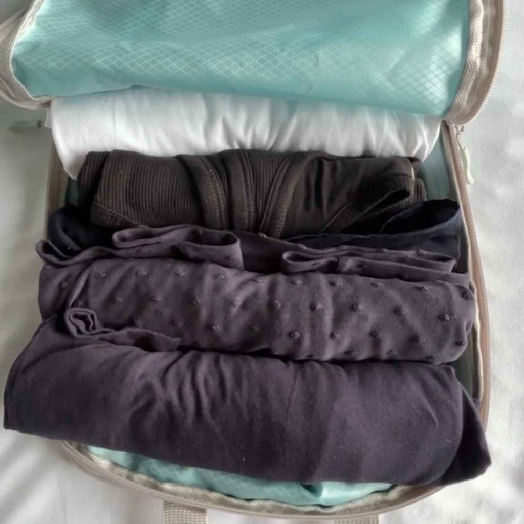 Packing cubes using a capsule wardrobe