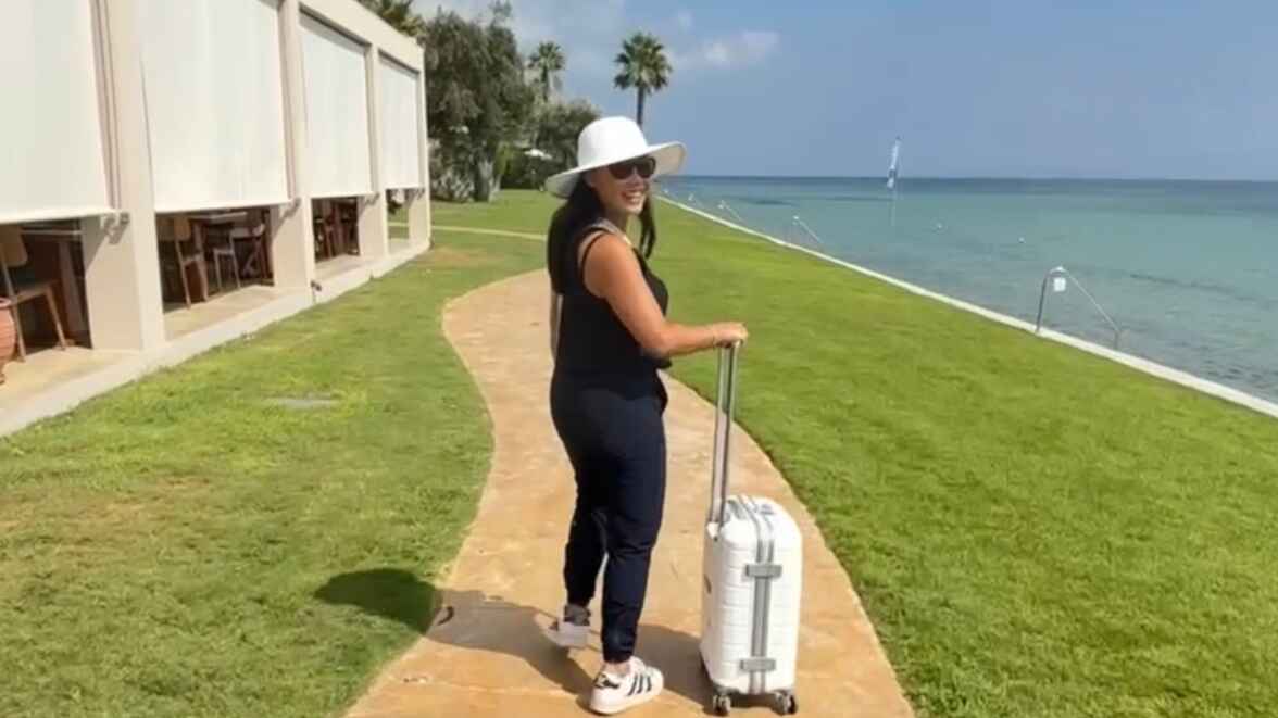 Carmen Roberts travelling with hand luggage only